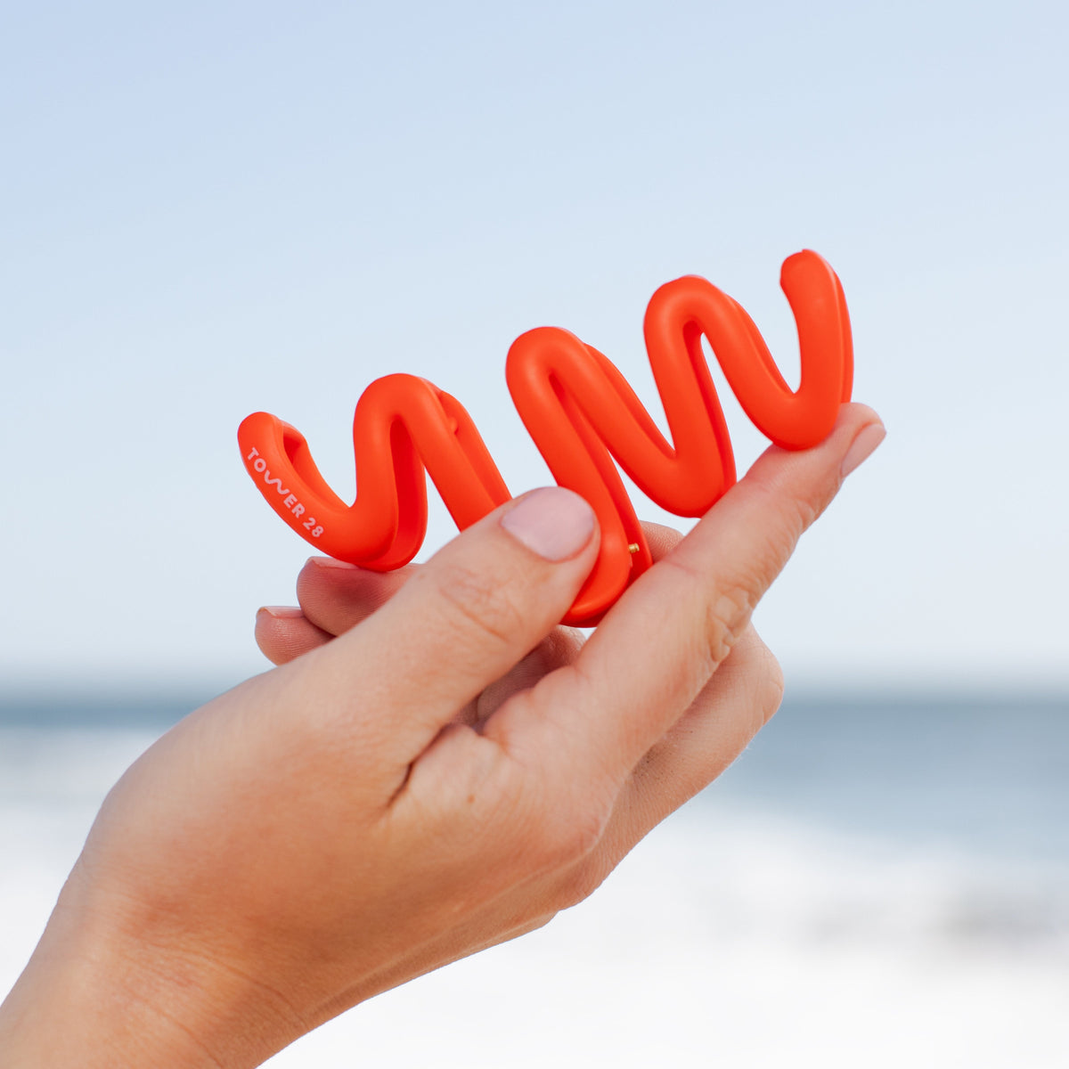The ‘W’ Claw Clip J8